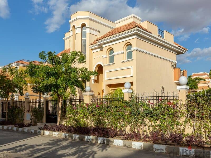 Immediately receive a villa for sale inside a compound in front of Madinaty, ready for inspection 1