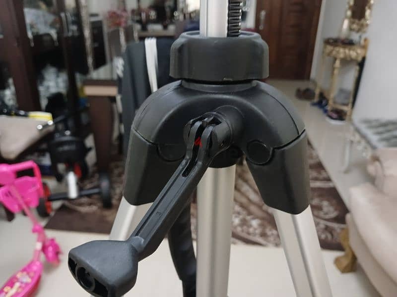 Tripod For Professional Cameras Exellent Condition 8