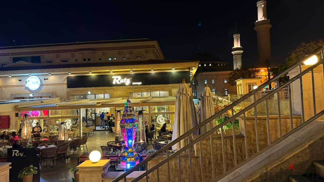مطعم للبيع في اميز منطقة مطاعم في القاهرة الجديده ساوث بارك مدينتي بعائد ايجاري 3.000. 000 في السنه 13