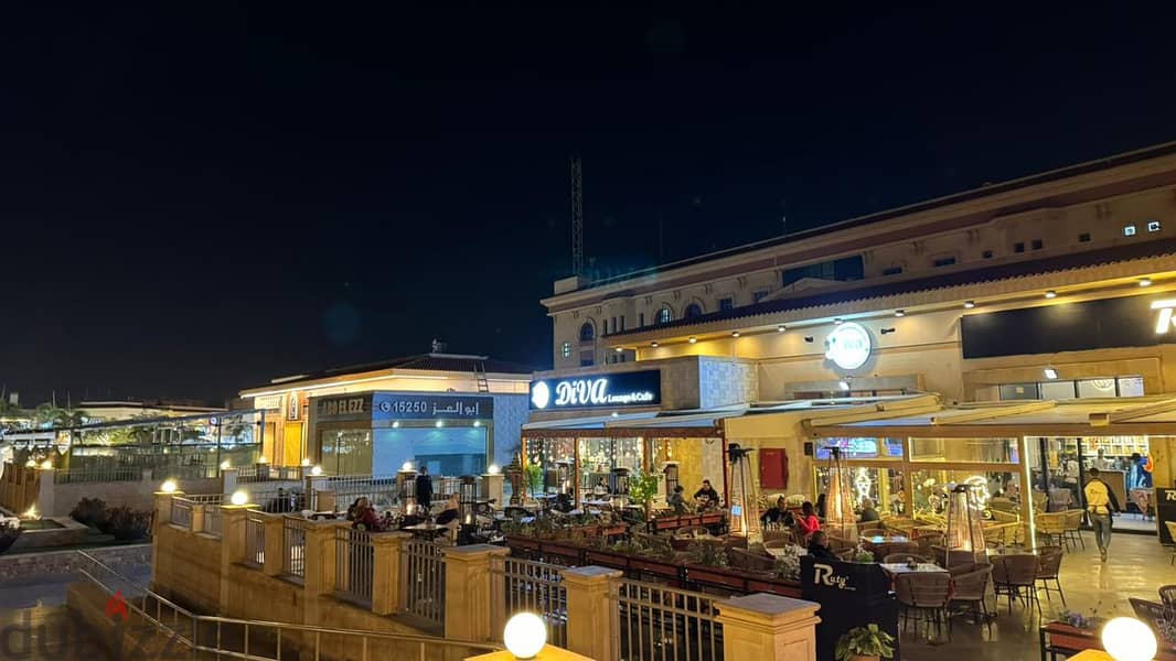 مطعم للبيع في اميز منطقة مطاعم في القاهرة الجديده ساوث بارك مدينتي بعائد ايجاري 3.000. 000 في السنه 15