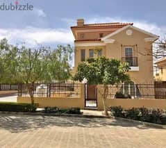 With only 5% down payment and installments up to 8 years, a very large villa for sale in Hyde Park Compound, Fifth Settlement
