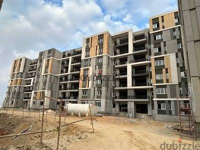 town house 195 m prime location , hap town haasn allam the valleys 8
