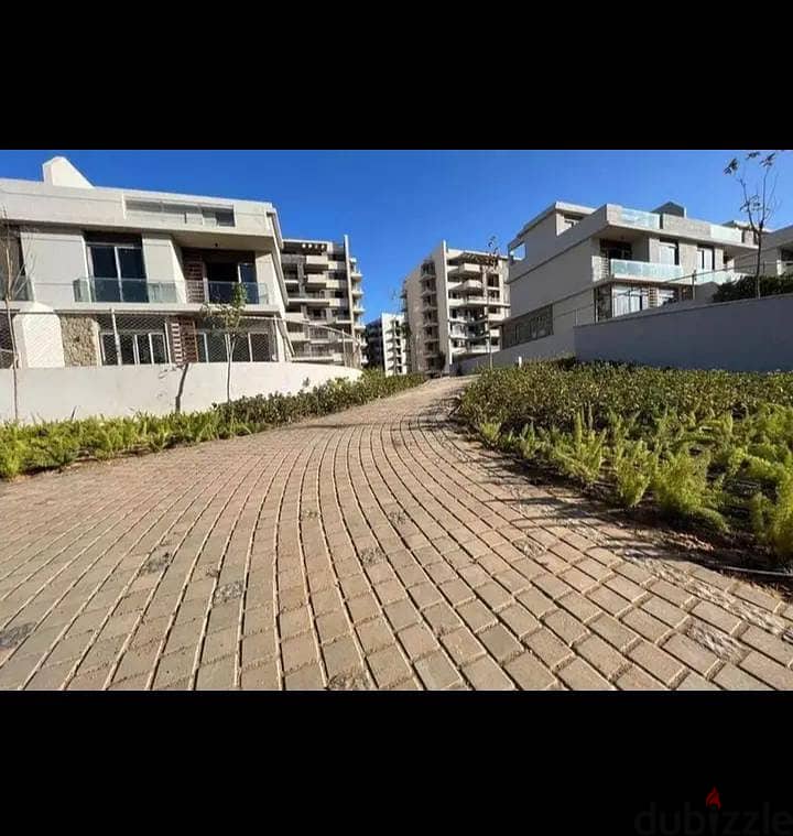 sky villa  by roof   212 m for sale in Bosco city 4