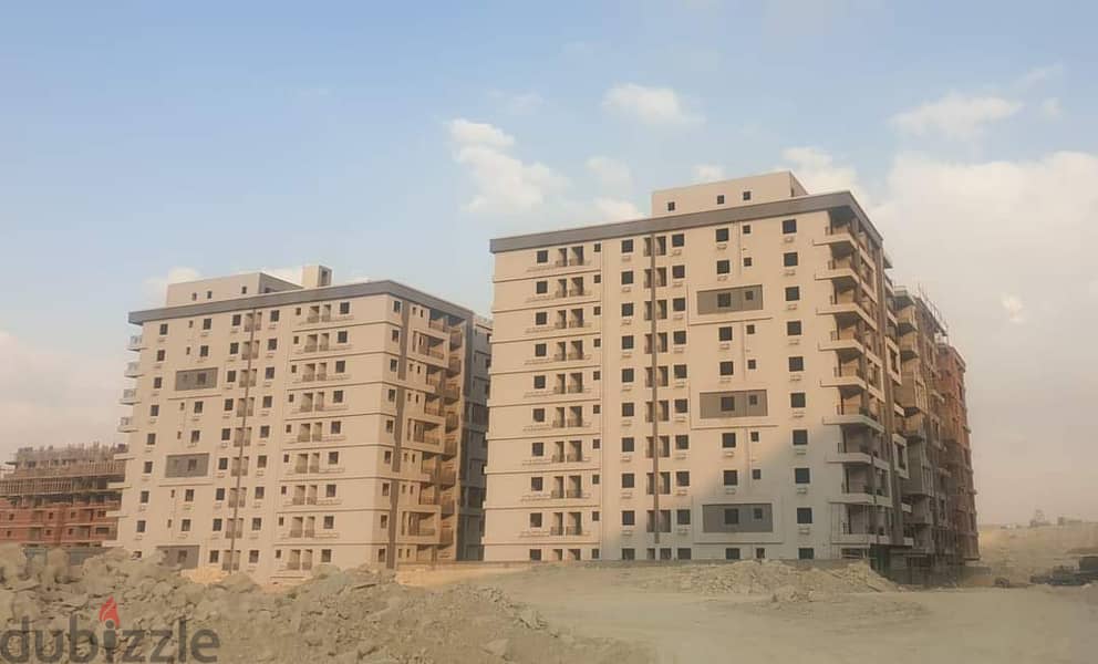 Apartment 93 M for sale in Zahraa El Maadi inside a compound next to Wadi Degla Club, 50% and the remaining over two years 22