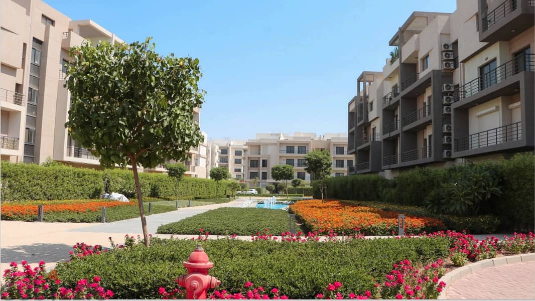 For sale, 160 sqm apartment, fully finished, immediate delivery, Al Marasem Fifth Square, Fifth Settlement, minutes from AUC 7