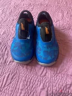 new Active shoes size 7 US 0
