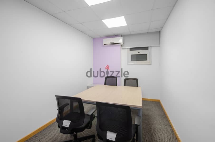 مساحة مكتبية خاصة مصممة وفقًا لاحتياجات عملك الفريدة فيKamarayet Roush 4