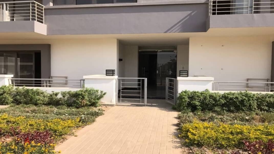 Apartment for sale with an area of ​​170 square meters for sale in Taj City Compound by Misr City for Housing and Development in installments over 8 y 1
