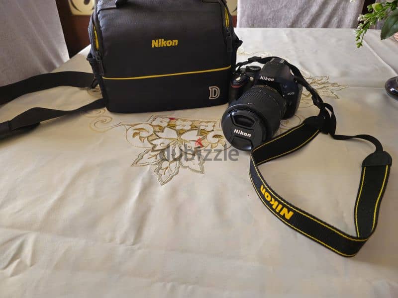 nikon d5200 with 18/140 lens used like new 9