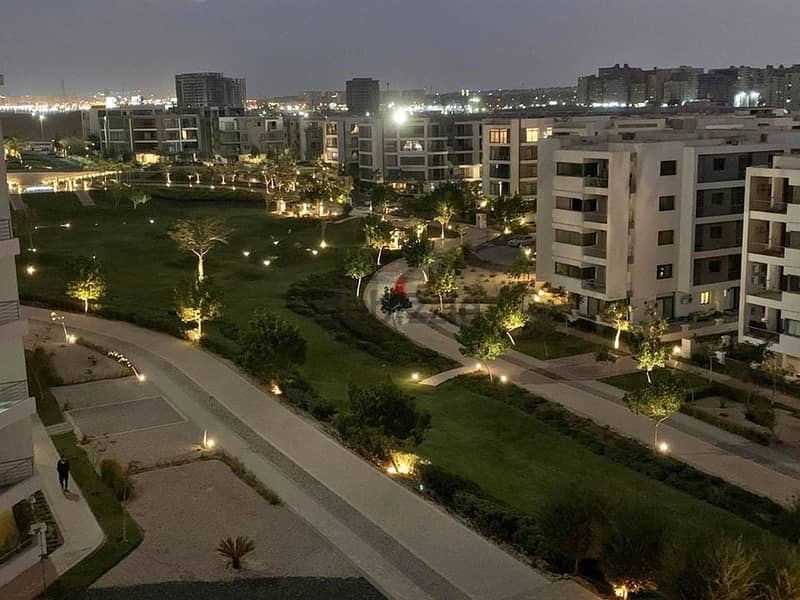 شقة مميزة 115 م على لاندسكيب للبيع بالتقسيط امام مطار القاهرة في تاج سيتي 5