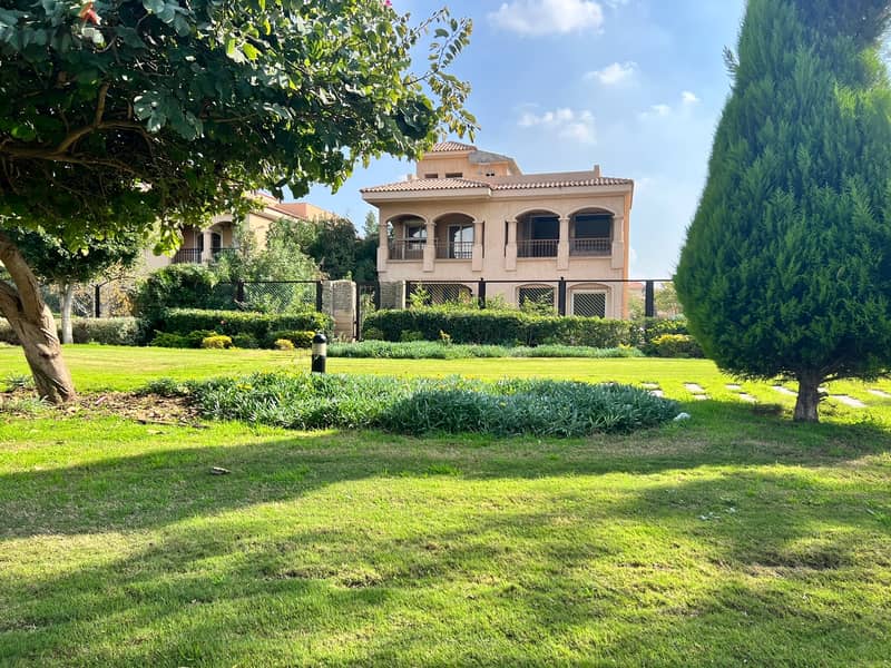 Villa for sale in Madinaty F, semi-finished, immediate receipt, view garden, 630m 3