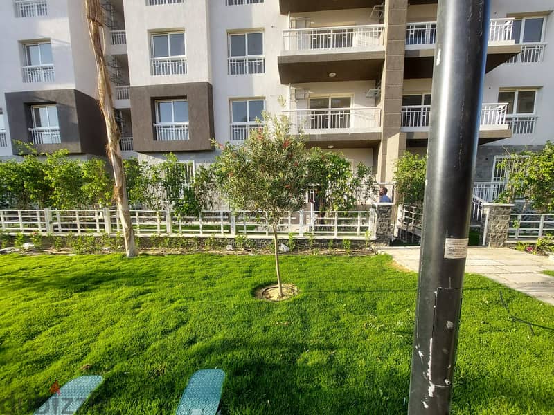"Lowest total contract for a ground floor apartment with a garden in the newest phases B14. " 3