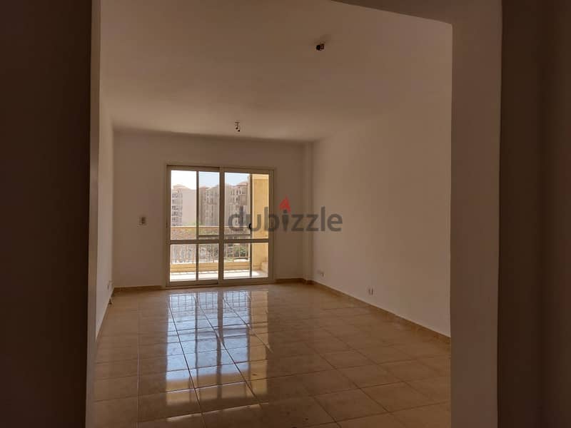 A great opportunity! Apartment for rent in Madinaty, 107 square meters with an open view, located in the heart of Madinaty in an excellent location. 5