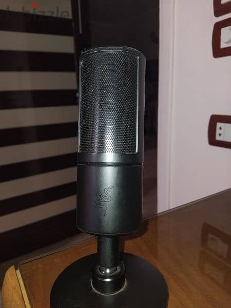 Razer seiren x microphone for gaming and streaming 1