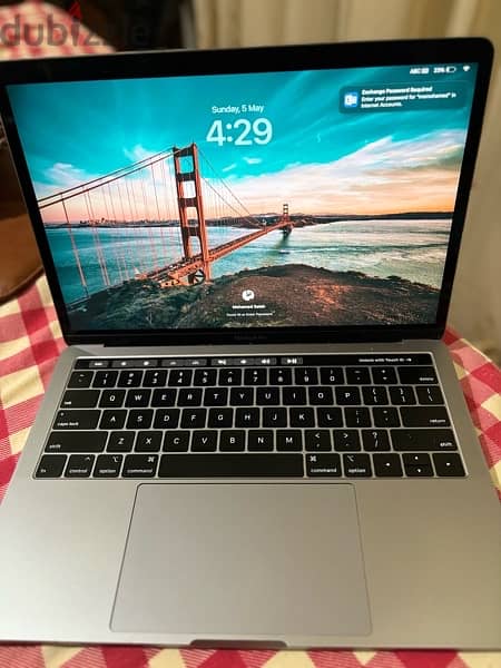 macbook pro 2019 13 inch touch bar 59 cycle count 0