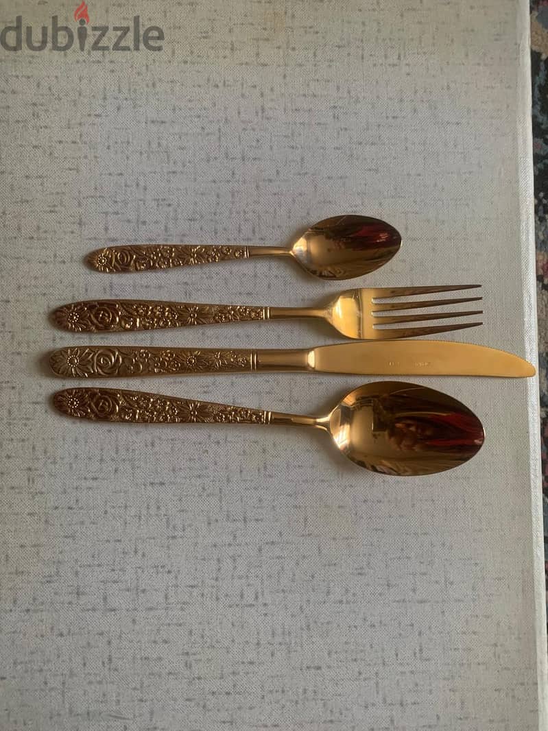 24-Piece Gold Spoons, Knives and Forks Set 1