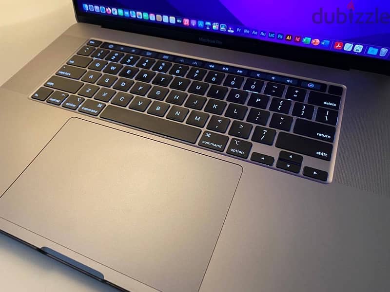 MacBook Pro 2019  16 inch  core i9 1
