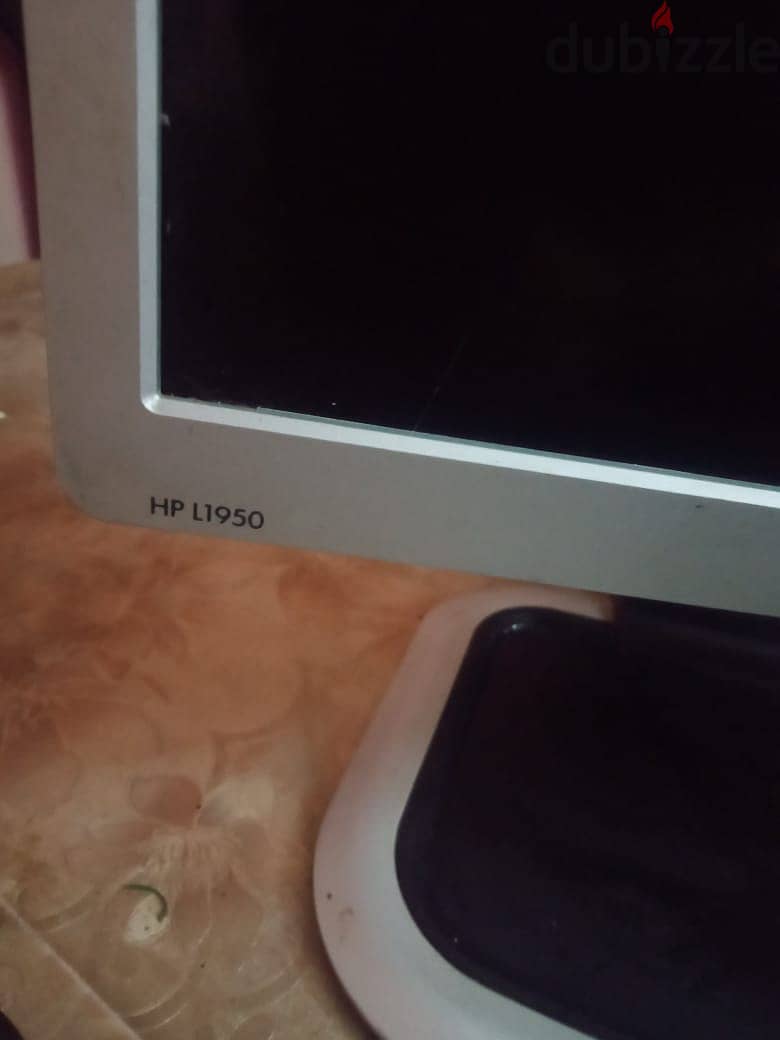 شاشة HP L1950 1