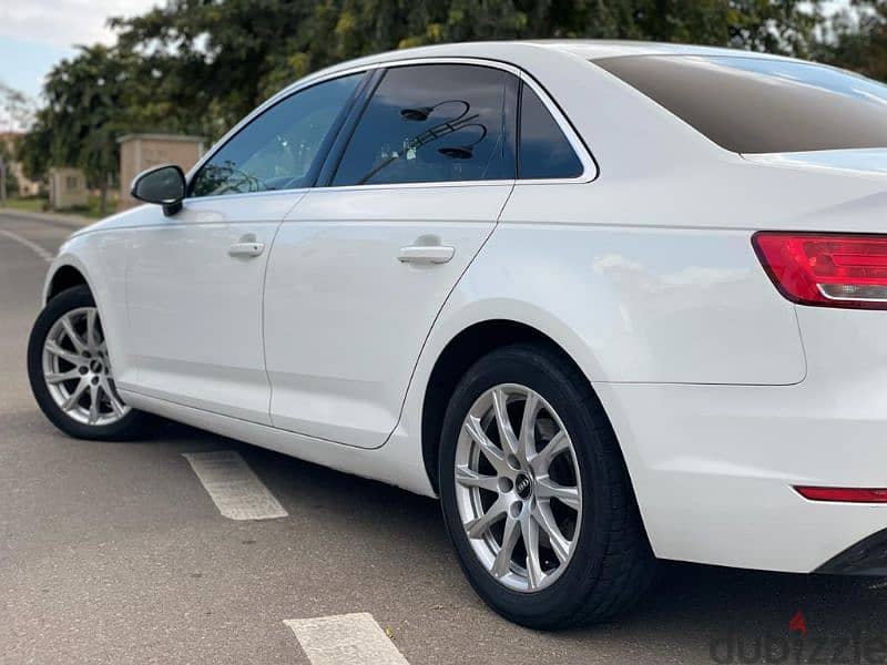 Audi A4 2018 4
