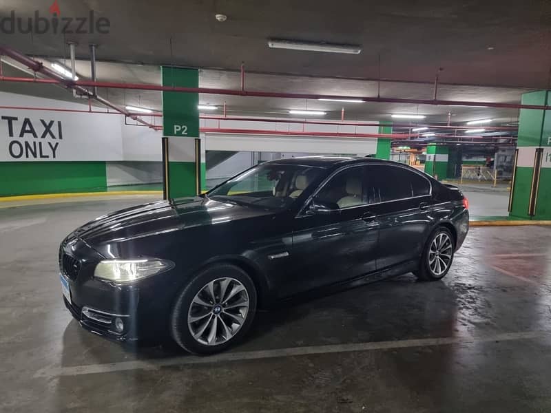 BMW 528i luxury الوحيده 2017بمصر 11