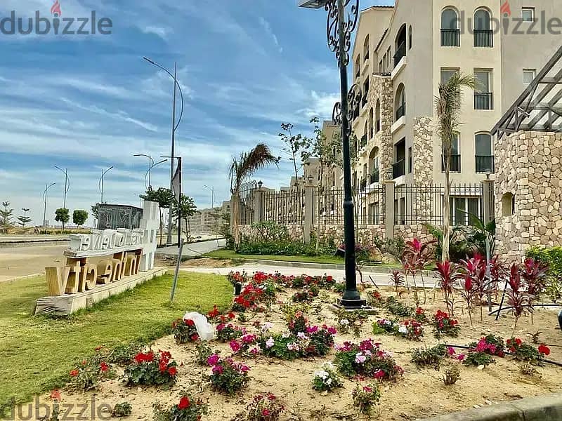 duplex garden 225 m ready to move open view , green square mostakbal 7