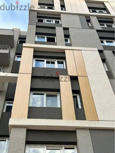 town house 195 m prime location , hap town haasn allam the valleys 9