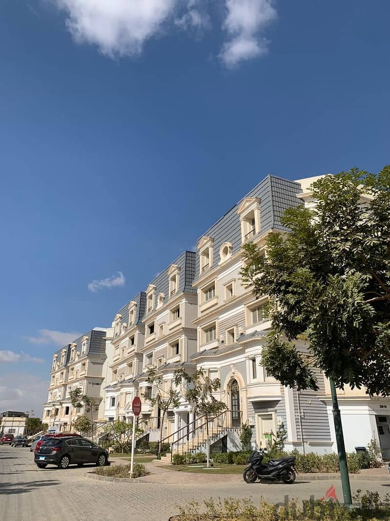 شقة بموقع متميز بحمام سباحة مباشر للبيع في ماونتن فيو هايد بارك - القاهرة الجديدة 1