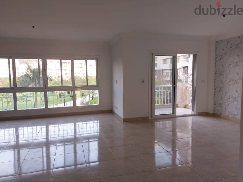 Apartment for sale in Madinaty, 200 sqm, with a garden view in front of services (B10). 1