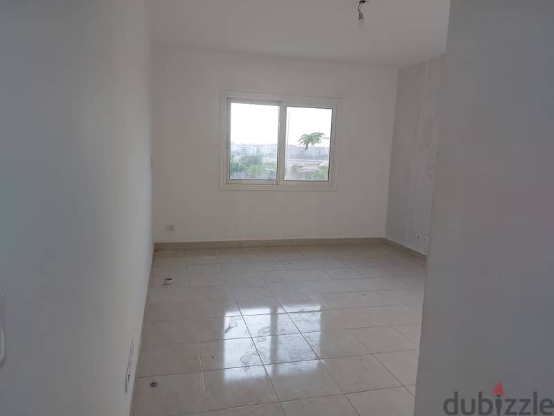 Apartment for sale in Madinaty, 200 sqm, with a garden view in front of services (B10). 2