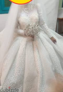 فستان زفاف ملكي Model جديد
