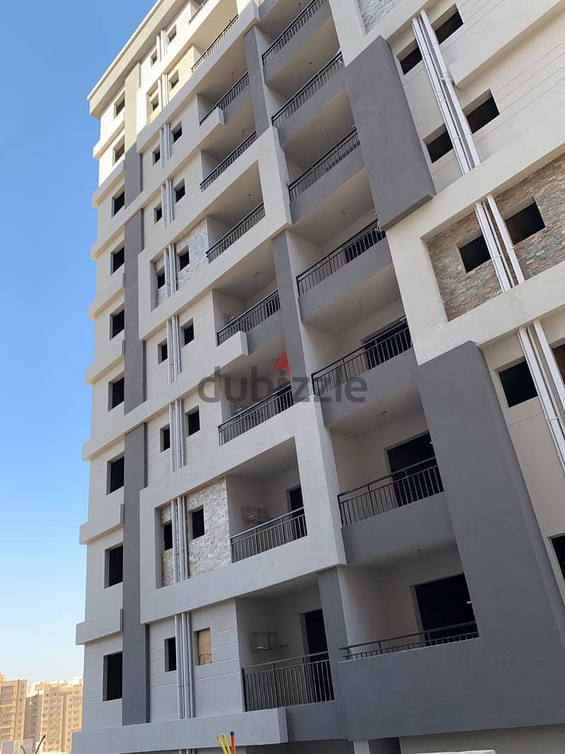 Down payment 500,000  93m apartment in a compound in front of Wadi Degla Club in Zahraa El Maadi, installments 6
