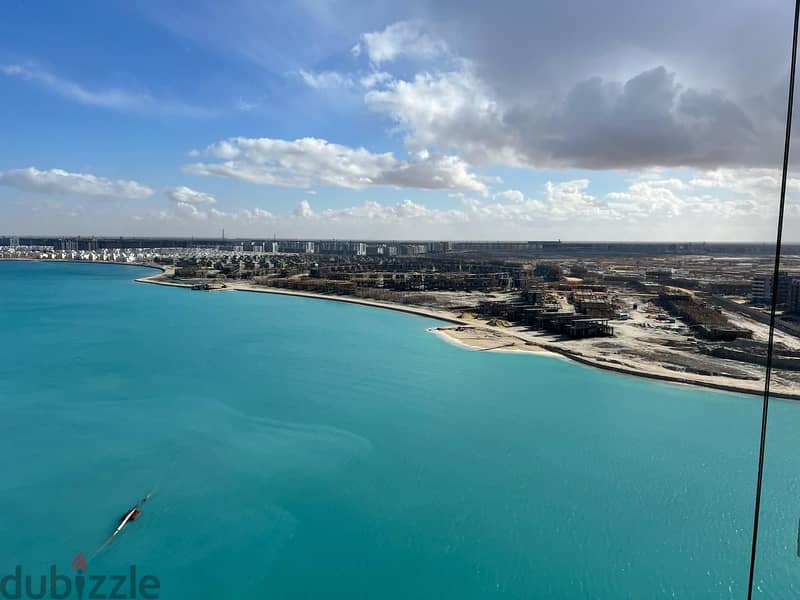 217 sqm double view apartment on the sea for sale in Al Alamein Towers, fully finished, 30% cash discount from City Edge Company. 3