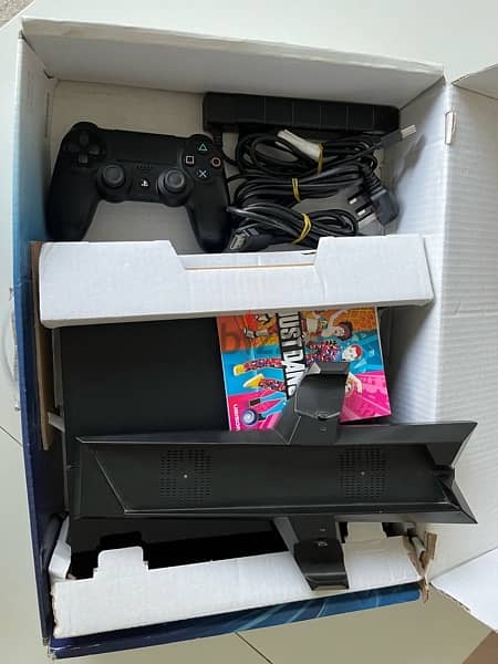 USED PS4 Fat 500 GB + 1 Controller and PS camera + Justdance code 1