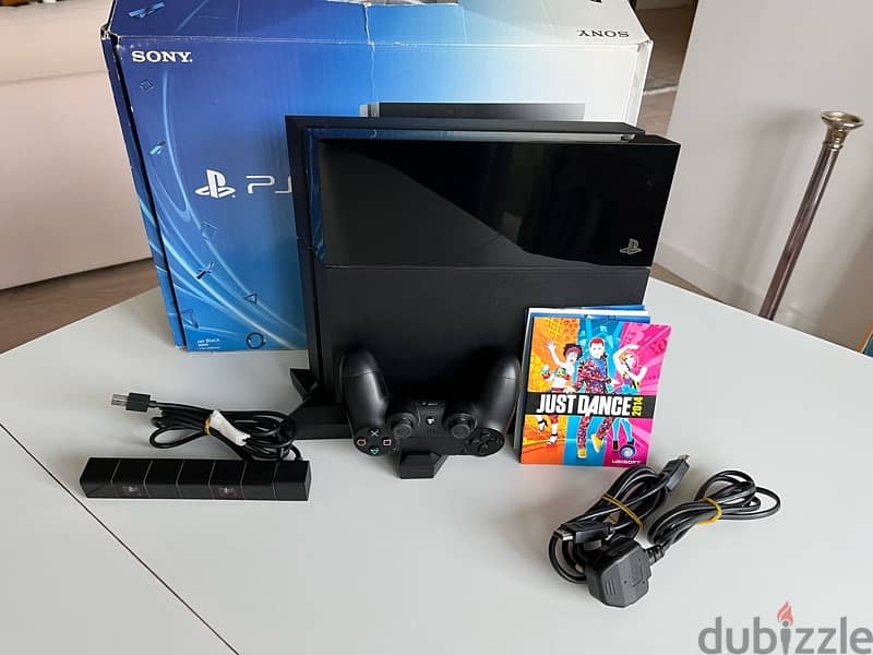 USED PS4 Fat 500 GB + 1 Controller and PS camera + Justdance code 2