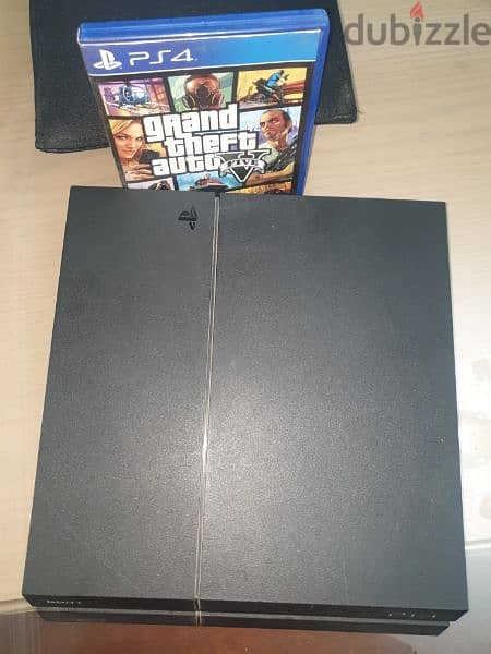 Playstation 4 used (بلايستيشن ٤), with two controllers and GTA V 1