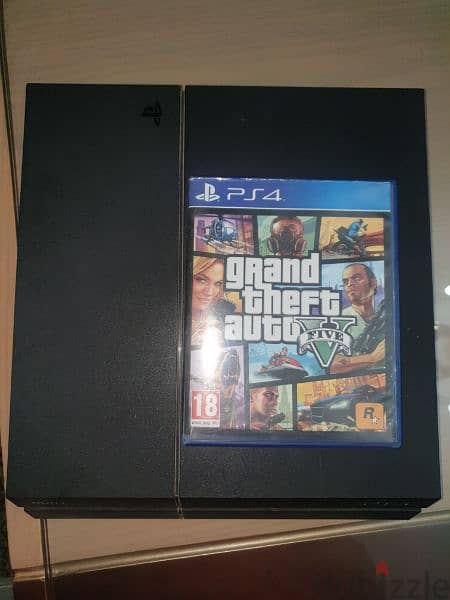 Playstation 4 used (بلايستيشن ٤), with two controllers and GTA V 2