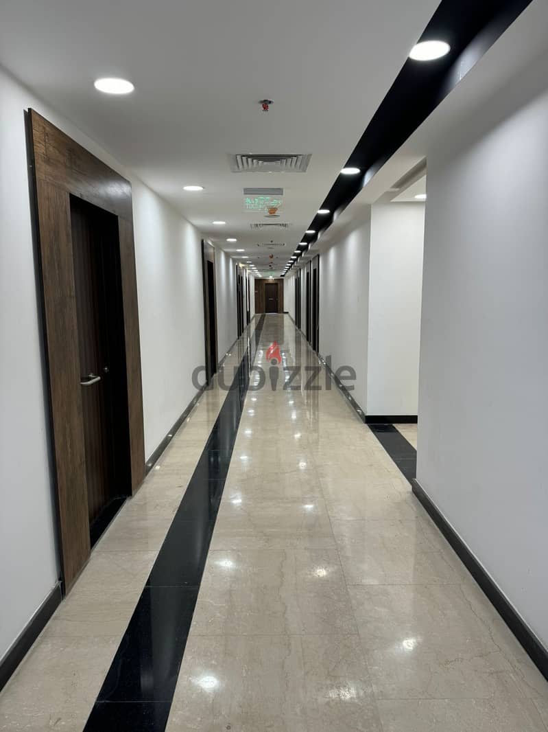 مكتب ادارى مساحة 59 متر متشطب بالتكييفات بأرقى مول فى الشيخ زايد موقع مميز جدا بأقل سعر 2