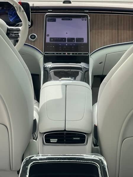 EQE SUV 350 4matic Luxury delux top line Edition (2 tone interior) 7