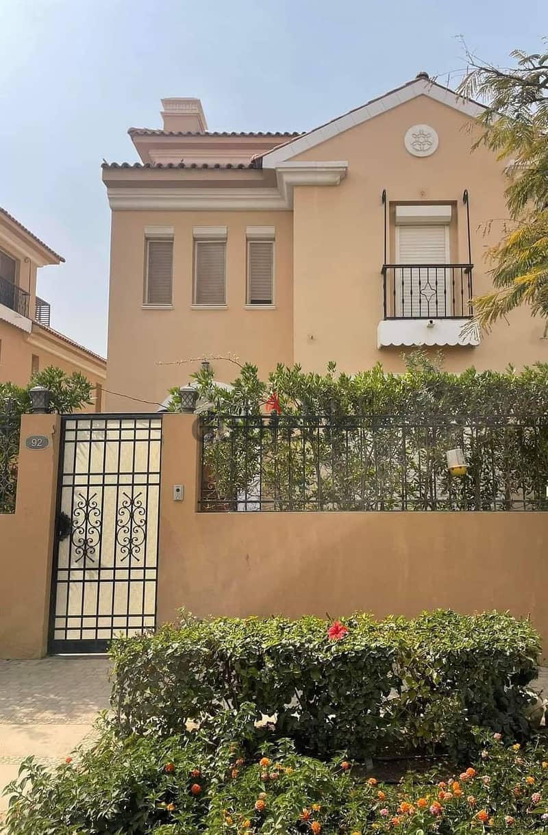 villa (palace) for sale in hyde park new cairo 1
