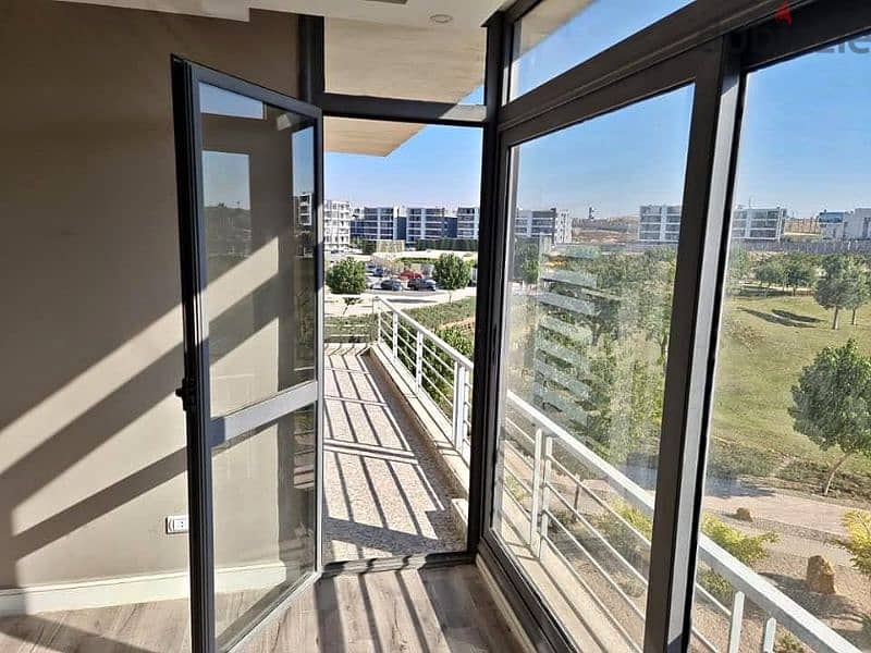 Apartment for sale in the Fifth Settlement, on the landscape, in the Taj City Compound, directly in front of the airport, along Al Thawra Street 11