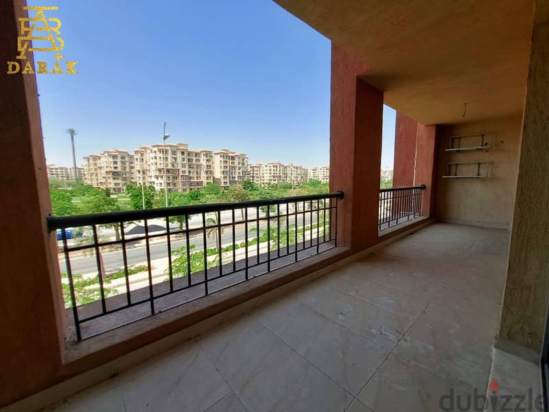 Apartment for sale in Madinaty, 200 square meters with an unobstructed open view in B8, near services. 2