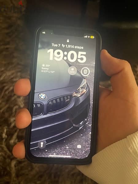 iphone 11 pro   مكسور شاشه وضهر و فيس ايدي مع علبته 2