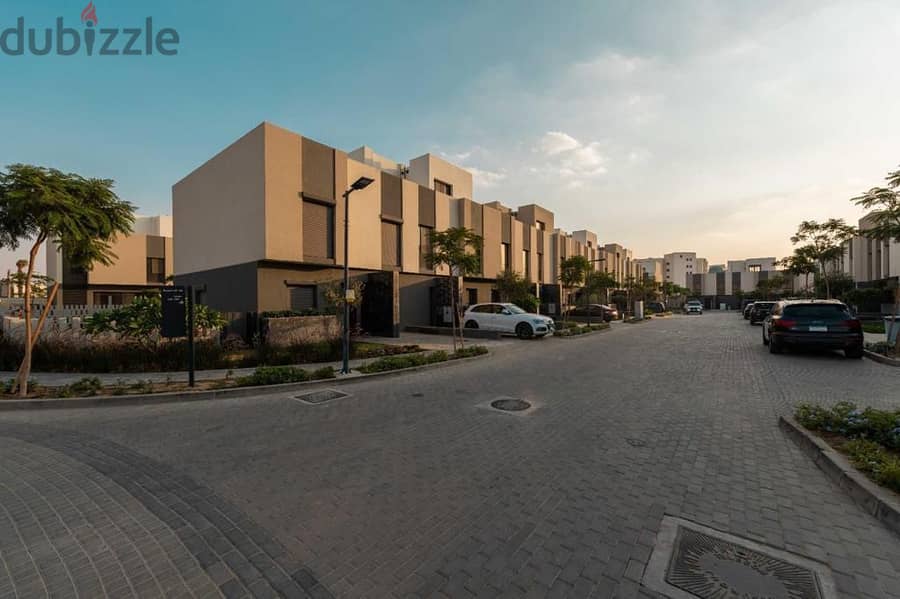 240 sqm villa for sale at the first floor price and 8 years installments in Al Burouj Compound next to the International Medical Center in Shorouk 8