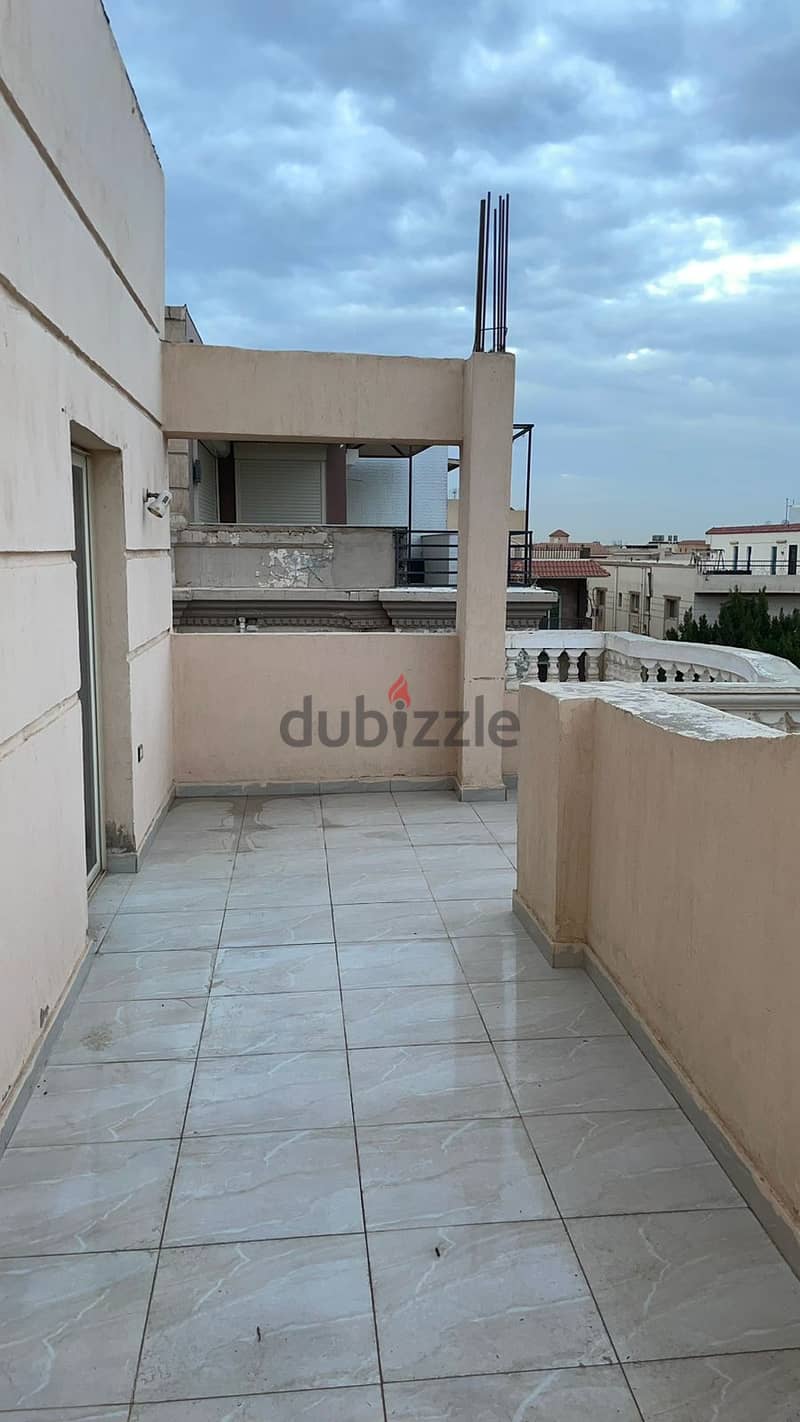 200 sqm roof for sale in Banafseg Villas 4