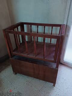 سرير هزاز للاطفال خشب