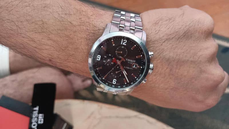 للبيع ساعه Tissot كسر زيرو بها كل محتوياتها بالوكيل 64000 مطلوب 27000 2