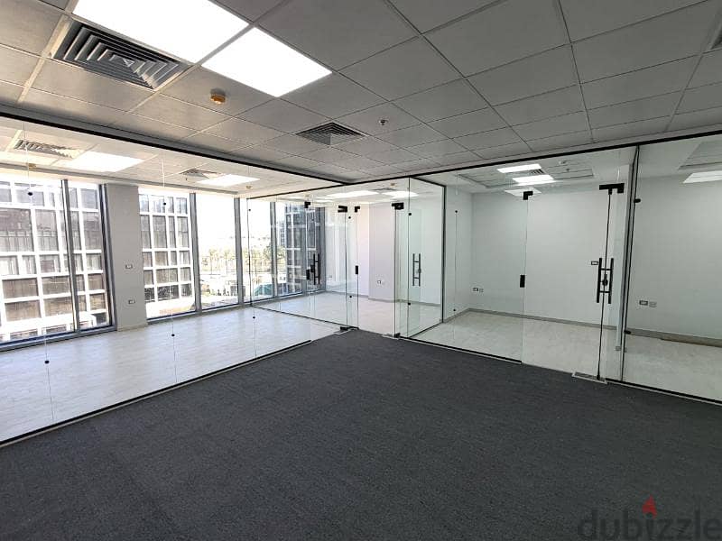 For rent, a fully finished office of 181 SQM 2