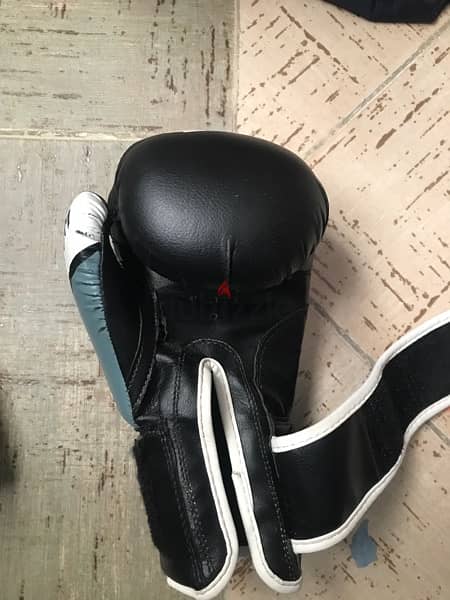 Venim boxing gloves جلوفز ڤينوم اورجينال للبيع 2
