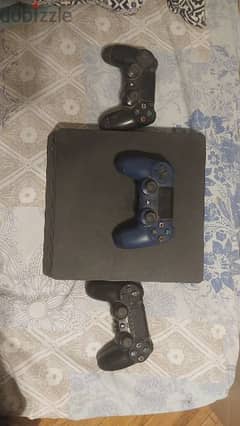 Ps4 slim with 3 controllers