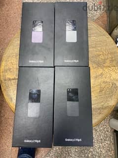 Galaxy Z Flip 5 256G Lavender Creami Black جديد متبرشم